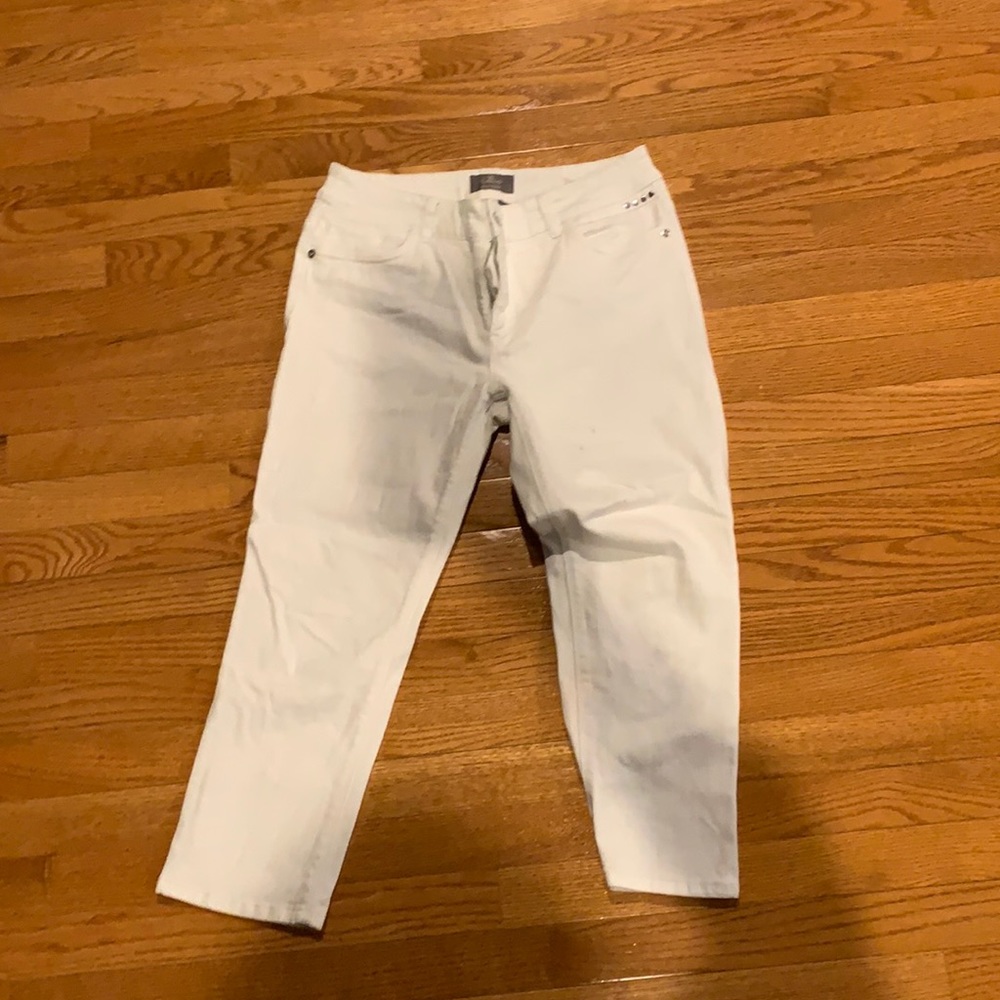 White Capri pants